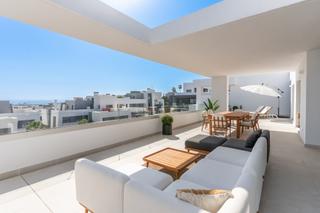 Apartament a La Concha - Resina Golf. Ático con vistas al mar en la nueva milla de oro, estepona