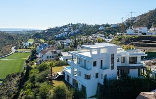 Casa a La Quinta. Villa moderna con vistasdel mar en lomas de la quinta
