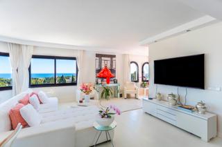 Attique à Lomas de Marbella Club. Ático con vistas panorámicas al mar y a la montaña, coto real, m