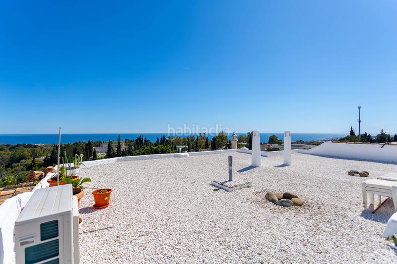 Foto 14c72677-4d2c-4212-93c7-c48944ab9e8c. Ático  con vistas panorámicas al mar y a la montaña, coto real, milla de oro en Marbella