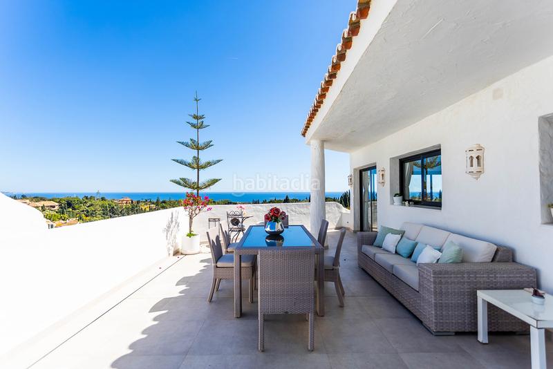 Foto 463f0f94-27e4-44e6-8b17-6acd75d5b0c5. Ático  con vistas panorámicas al mar y a la montaña, coto real, milla de oro en Marbella