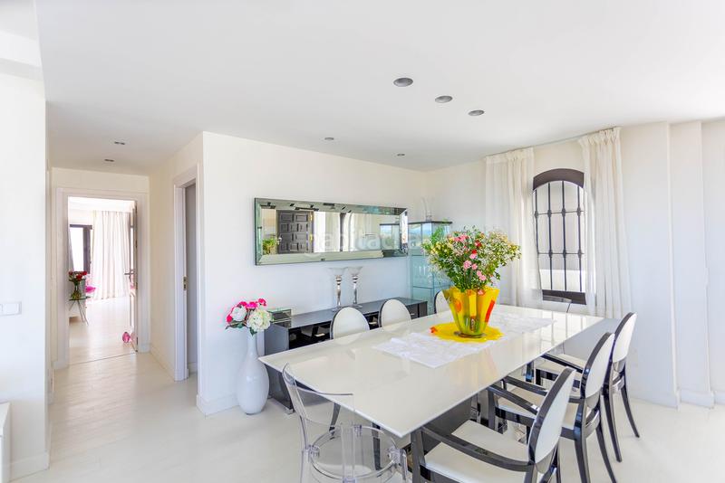 Foto a1ec479b-19cb-4b54-806d-c4ad0f4d2efd. Ático  con vistas panorámicas al mar y a la montaña, coto real, milla de oro en Marbella