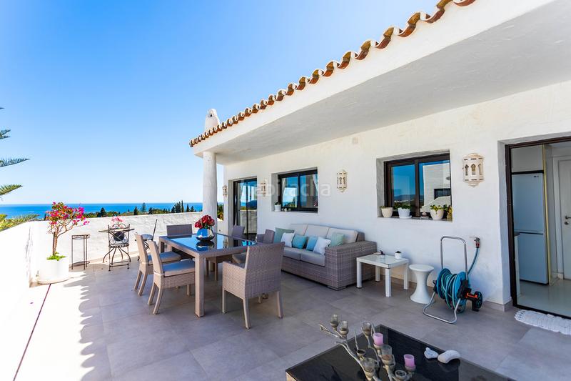 Foto d08fc5a5-c660-4f7f-9031-97b8e062e1d8. Ático  con vistas panorámicas al mar y a la montaña, coto real, milla de oro en Marbella