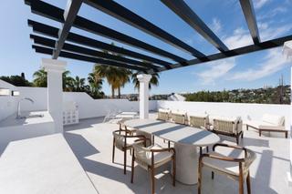 Apartment in Aloha. Ático renovado en aloha gardens  solárium  inversión para alquil