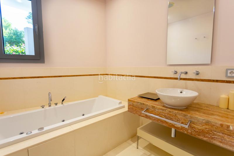 Foto 2d156fe4-abd4-49c1-bd4c-2c27a90a3fcc. Casa pareada pareada con piscina en meisho hills, Sierra Blanca en Marbella