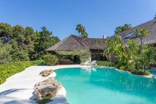 Location Maison à Río Real. Villa de estilo clásica con vistas al golf en alquiler en río re