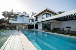 Casa a El Paraíso. Villa contemporánea llave en mano con vistas al mar en el paraís