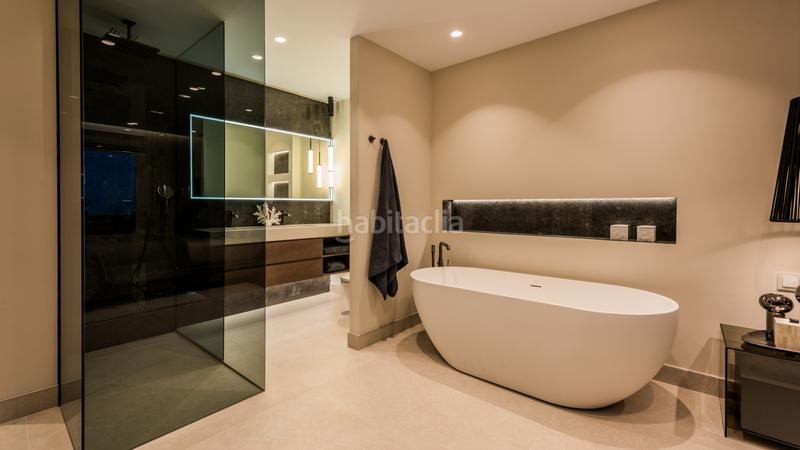 Foto 1199478b-8436-4354-b1c1-711fc98b24c4. Apartament amb aparcament piscina a Zona de Punta Plata Estepona