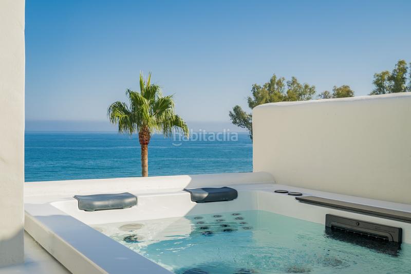 Foto 9e8f3627-8d7f-4a52-997f-fbd97722ff1a. Apartamento ático de lujo en primera línea en bahía dEl Velerín, en Estepona