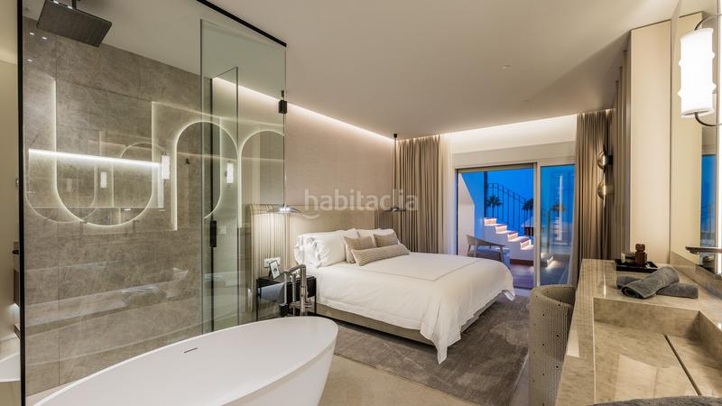 Foto a49bee69-d895-46cf-a5dd-8a468711a2e7. Apartamento ático de lujo en primera línea en bahía dEl Velerín, en Estepona