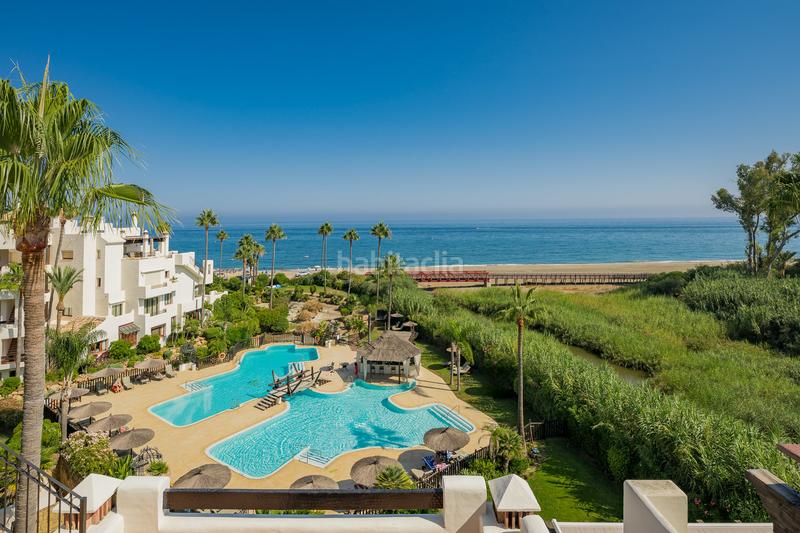 Foto c87e2e59-a4ca-4059-a02d-f1dff0410441. Apartamento ático de lujo en primera línea en bahía dEl Velerín, en Estepona