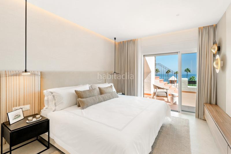 Foto f009fff4-7684-4043-b659-a6e99c067745. Apartamento ático de lujo en primera línea en bahía dEl Velerín, en Estepona