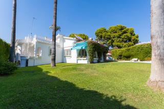 Casa a Guadalmina Alta. Villa junto al golf en guadalmina, marbella