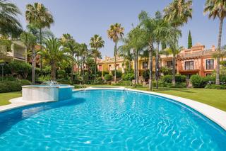 Maison jumelée à Lomas de Marbella Club. Moderna vivienda adosada en la milla de oro de marbella