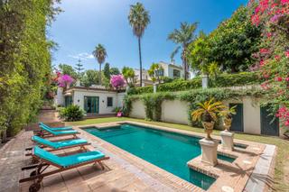 Casa a La Carolina - Guadalpín. Villa de estilo clásico en marbella milla de oro