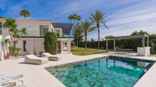 Casa en Sierra Blanca. Villa moderna con vistas panormicas al mar y la montaa en la m