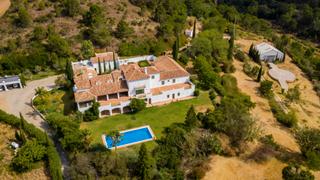 Casa a El Velerín. Excepcional finca en una gran parcela cerca de laguna beach