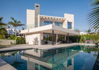 House in Aloha. Villa de estilo moderno en nueva andalucía, marbella