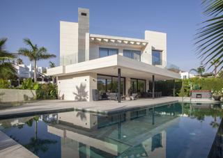 Casa a Aloha. Villa de estilo moderno en nueva andalucía, marbella