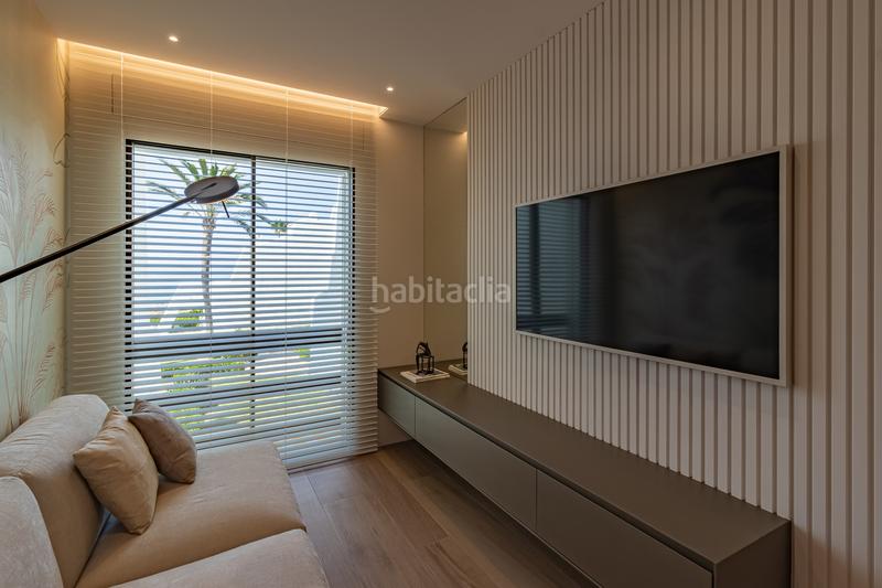 Foto 2e792775-5799-44fb-8c7f-629059e9de6e. Casa adosada adosada en primera línea de playa con vistas al mar, milla de oro en Marbella