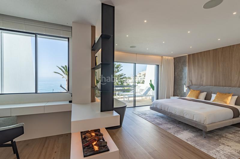 Foto 6f72dcf9-5eb4-4ab0-aeff-7c62e2099480. Casa adosada adosada en primera línea de playa con vistas al mar, milla de oro en Marbella