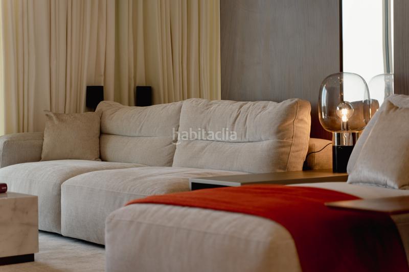 Foto cf322ecb-5f55-4e4f-970a-0ba0e5faf825. Casa adosada adosada en primera línea de playa con vistas al mar, milla de oro en Marbella