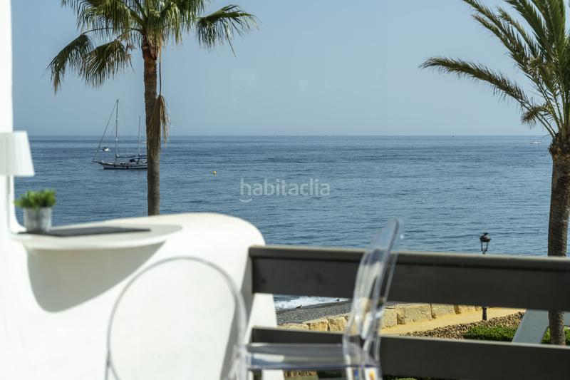 Foto db73b64e-7905-4ed1-a040-62b156ef2830. Casa adosada adosada en primera línea de playa con vistas al mar, milla de oro en Marbella