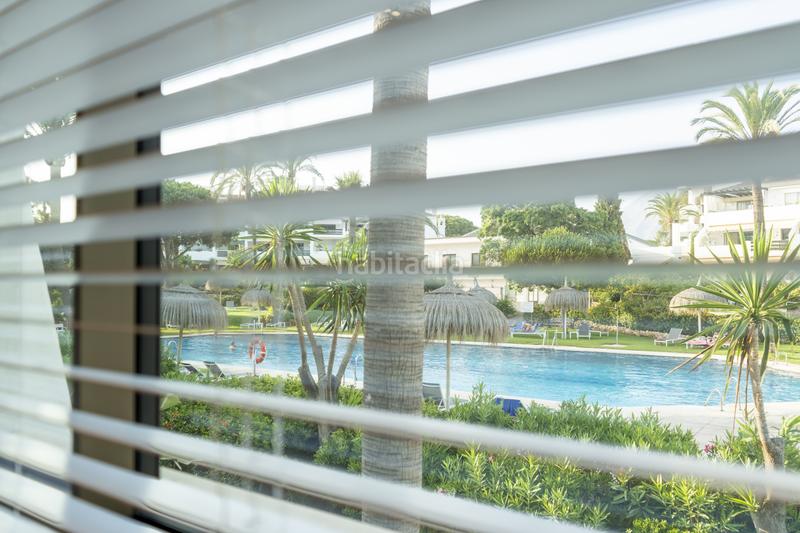 Foto eb4802c5-54f1-47f6-b2d6-534ab387007c. Casa adosada adosada en primera línea de playa con vistas al mar, milla de oro en Marbella