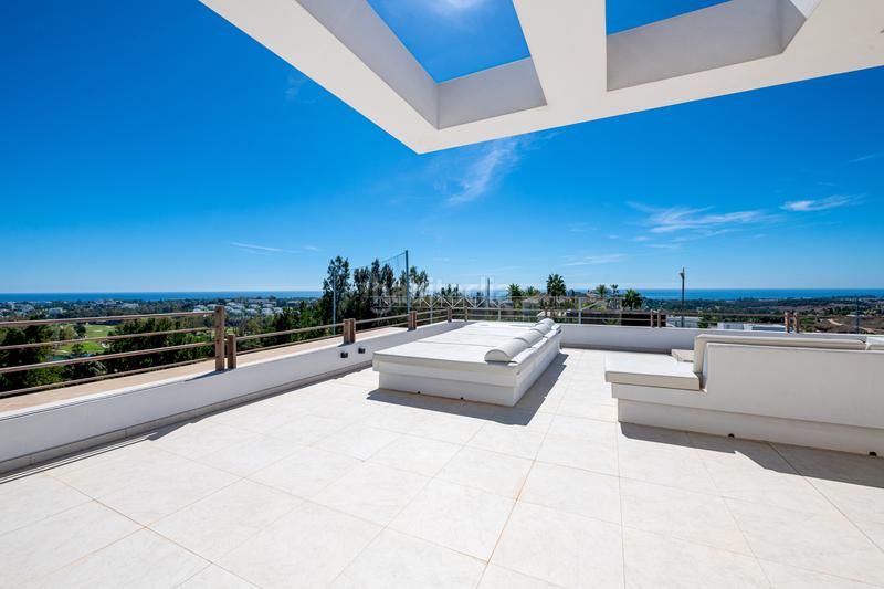 Foto 030c9146-9eb1-40b0-acd1-dd9d9cf8b5ec. Casa  leon casa contemporánea con vistas panorámicas al mar y al golf en Benahavís