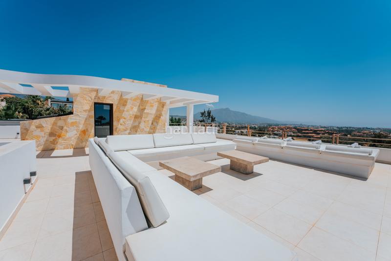 Foto 1666ecf5-c45e-4f98-b2f0-feb3db24a295. Casa  leon casa contemporánea con vistas panorámicas al mar y al golf en Benahavís