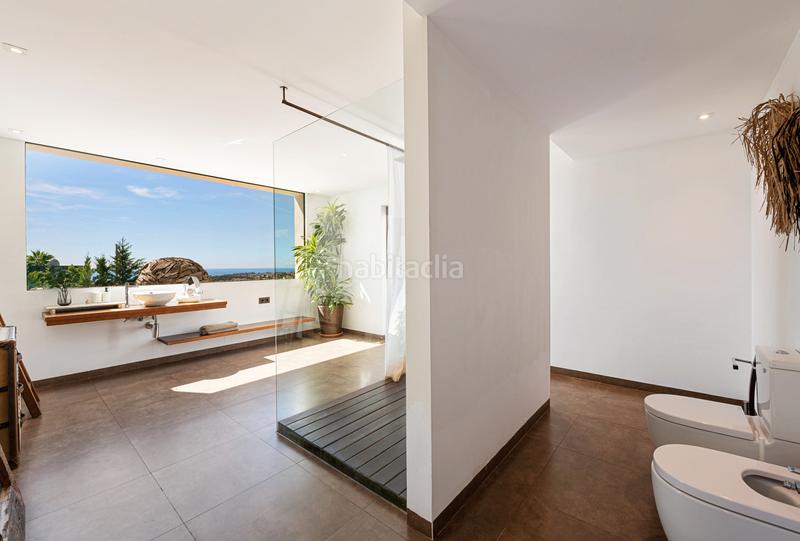 Foto 2709eb64-fa62-438f-b11b-9b8afd8fa712. Casa  leon casa contemporánea con vistas panorámicas al mar y al golf en Benahavís