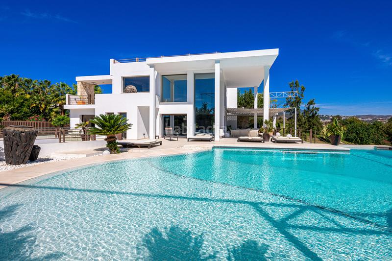 Foto 48b55970-662a-46b1-801d-d8b8bbd03e83. Casa  leon casa contemporánea con vistas panorámicas al mar y al golf en Benahavís