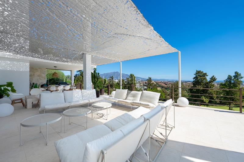 Foto e114383a-57b8-4599-af8c-36c93debd57e. Casa  leon casa contemporánea con vistas panorámicas al mar y al golf en Benahavís