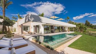 Casa en Nueva Andaluca centro. Villa tesalia, nueva villa moderna en primera lnea de golf nuev