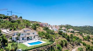 Casa en Montemayor - Marbella Club. Villa de estilo tradicional con vistas espectaculares en monte m