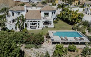 Casa a El Madroñal. Elegante villa en el madroñal
