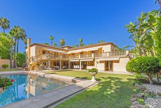 Maison à Las Brisas. Villa en las brisas  elegancia y comfort en la costa del sol.