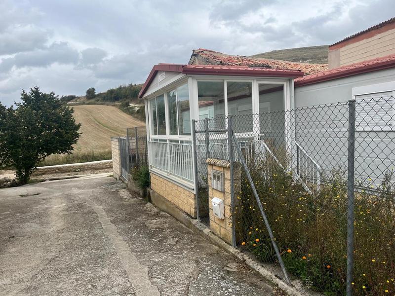 Foto b4357c0b-12d9-427e-aca0-451d938a6e9b. Haus mit heizung in Valle de Santibáñez