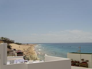 Casa a Morro Jable. Se vende casa adosada en 2 linea de playa, morro jable, fuerteve