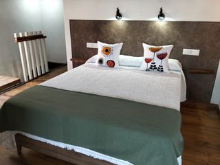 Rent Duplex in Calle la sombrera 32. Todos los gastos incluidos en el precio!!! preciosa casa de pueb