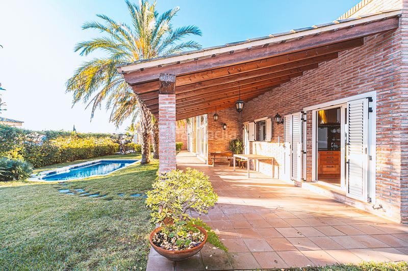 Foto 2db31462-8006-44cc-b535-484c2e9a3e7f. Chalet con camino parcheggio piscina in Urbanitzacions Sant Pol de Mar