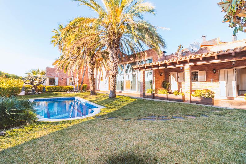 Foto 67a4b89b-fef7-49fc-b7f8-cc60d3eef91a. Chalet con camino parcheggio piscina in Urbanitzacions Sant Pol de Mar