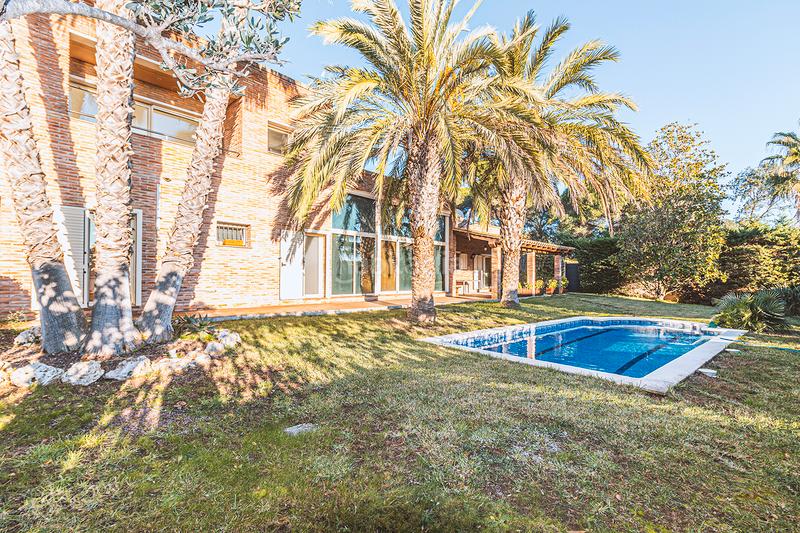 Foto cc65b0a7-ae9d-43fb-93f9-90c9b9fcca3f. Chalet con camino parcheggio piscina in Urbanitzacions Sant Pol de Mar