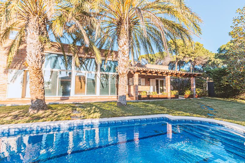 Foto e03a3b06-c9dd-4c3a-9cbf-d472ad98b3dd. Chalet con camino parcheggio piscina in Urbanitzacions Sant Pol de Mar