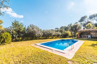 Maison à Sant Cebrià de Vallalta. Bonita torre situada en una urbanización tranquila.