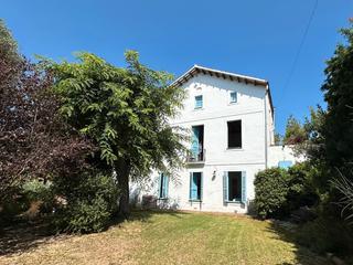 Casa a Urbanitzacions. Exclusiva masa catalana del 1890  propiedad nica en entorno p