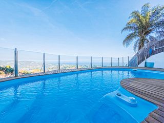 Semi detached house in Sant Cebrià de Vallalta. Casa adosada con vistas al mar, piscina y chimenea