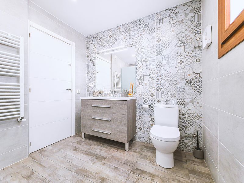 Foto 0f3f9949-e9c6-4bd2-abeb-6c77efac3fe0. Casa amb xemeneia calefacció aparcament piscina a Sant Pol de Mar