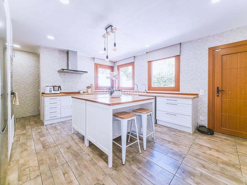 Foto 5de951f2-92b0-4211-87e5-e7def30e09a9. Casa amb xemeneia calefacció aparcament piscina a Sant Pol de Mar