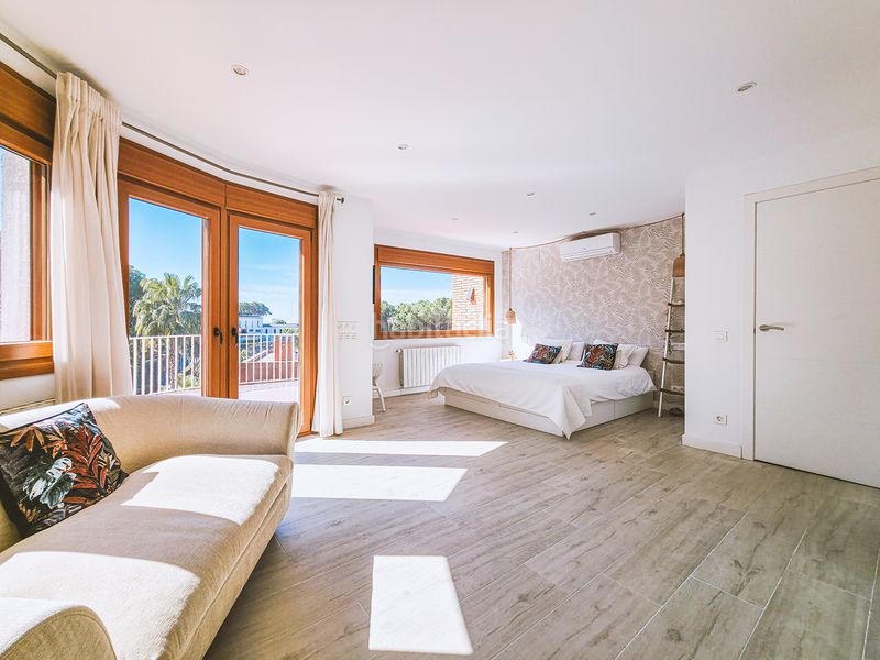 Foto b2a20727-2606-4c49-aff7-d85c3a035446. Casa amb xemeneia calefacció aparcament piscina a Sant Pol de Mar